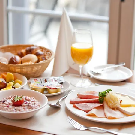 Schweizerhof Hotel 3*